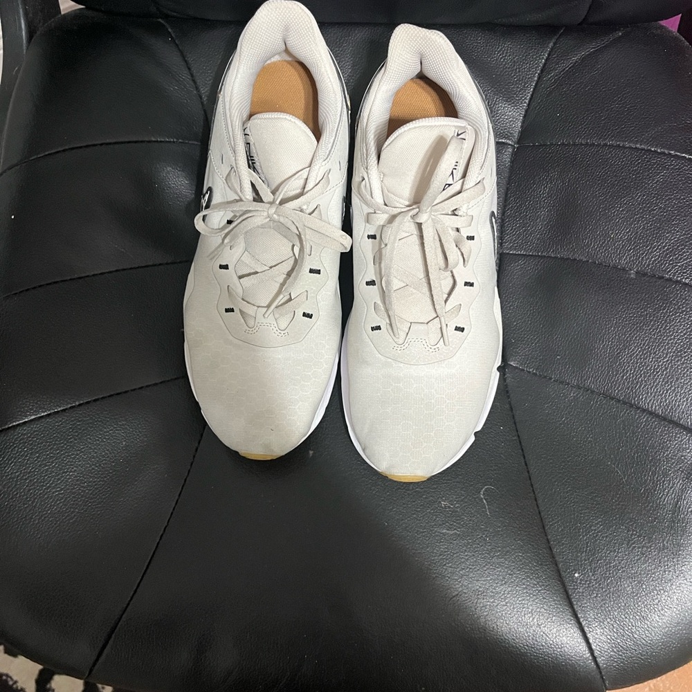 Nike Legend 2 Athletic Shoes (11.5) - Picture 7 of 7